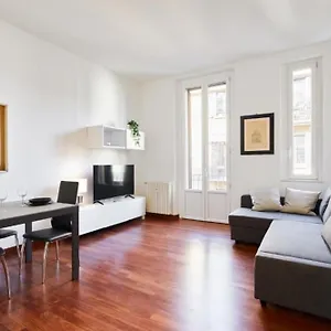 https://luxury-apartment-fieramilano-duomo-wifinetflix.italymilanhotels.net